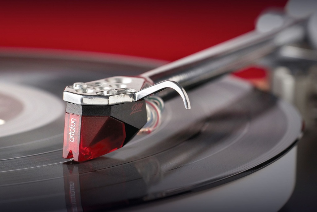 04 Ortofon 2M Red Dagogo.jpg 04 Ortofon 2M Red Dagogo.jpg