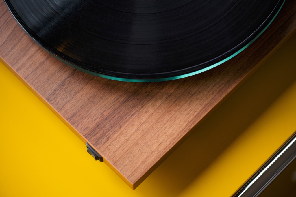 02 Pro-Ject T2 (Rainier).jpg