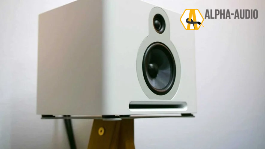 01 Guru Q10 Alpha Audio (Main).jpg