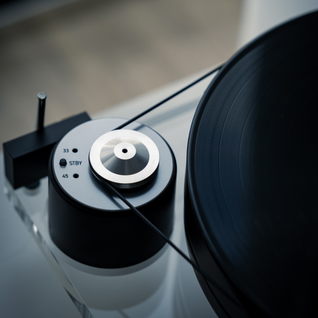 02 Pro-Ject 6 Perspex Balanced.jpg