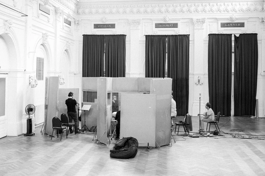 03 7RAY-JazzyZoetrope.jpg