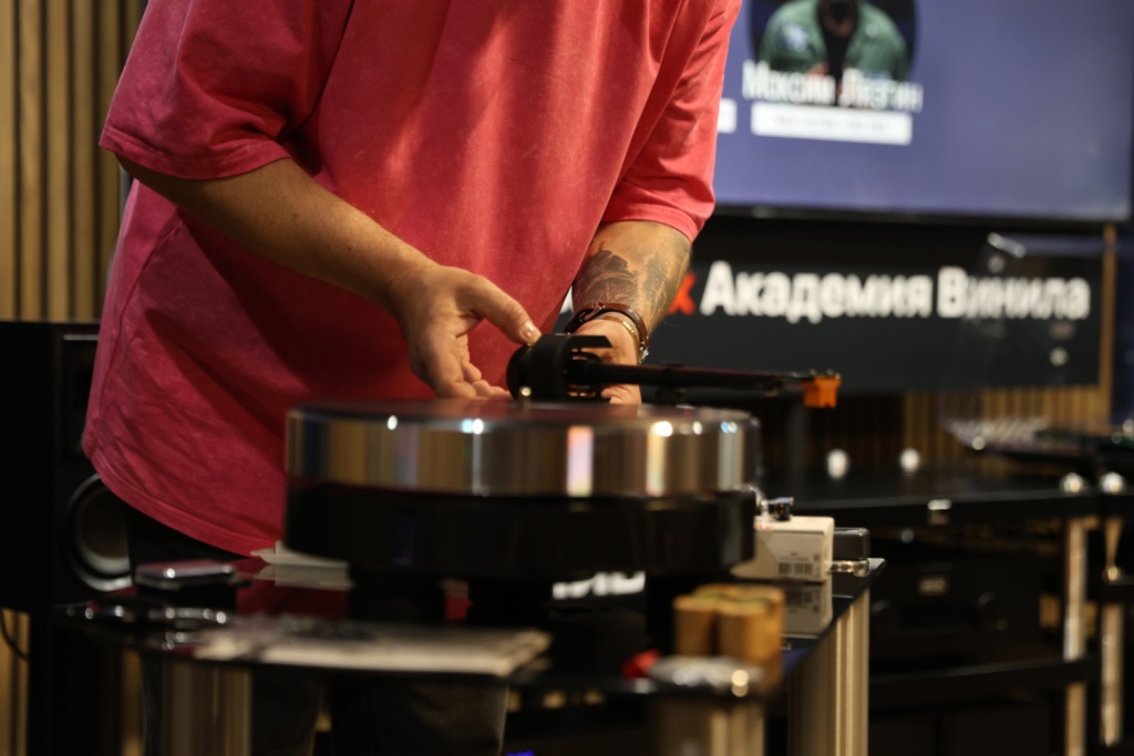 01 Vinyl Academy Novosib (main).jpg