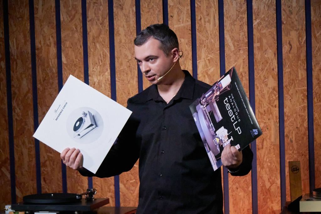 03 Vinyl Academy Online.jpg