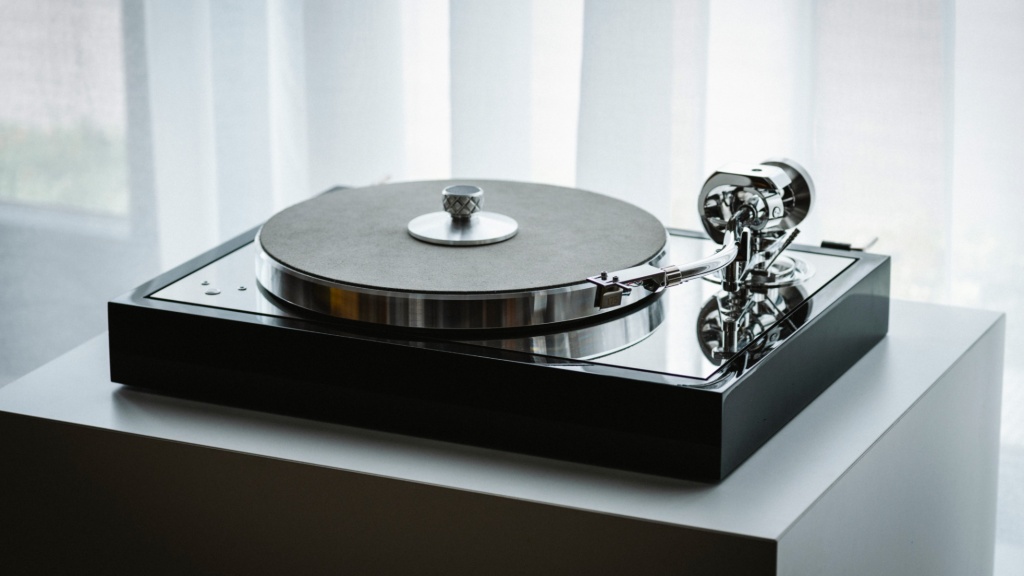 01 Pro-Ject The Classic Reference в России (main).jpg 01 Pro-Ject The Classic Reference в России (main).jpg