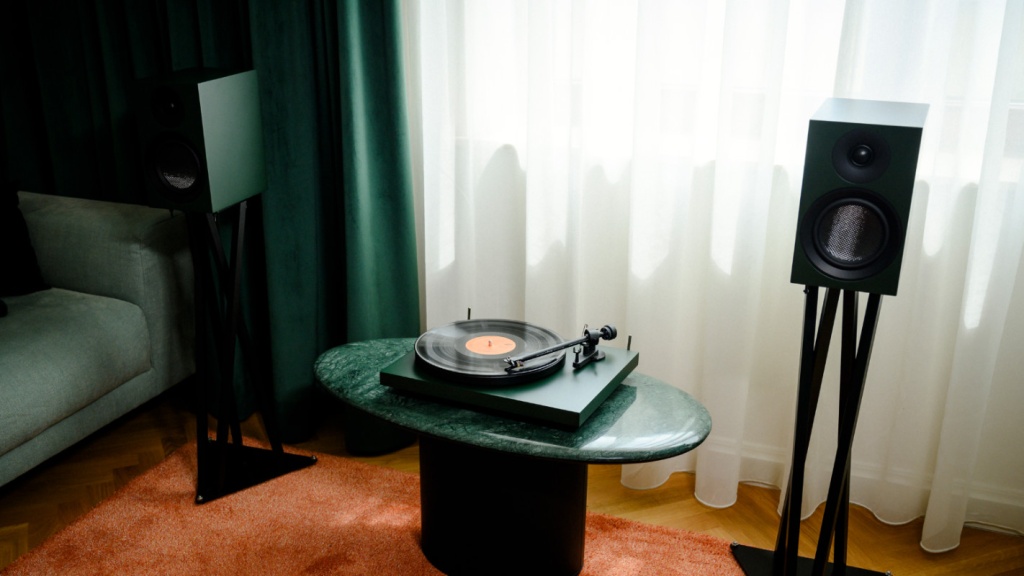 01 Pro-Ject Colourful Audio System E new color (main).jpg 01 Pro-Ject Colourful Audio System E new color (main).jpg