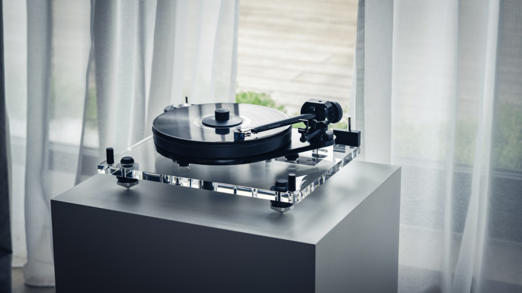 01 Pro-Ject 6 Perspex Balanced (main) .jpg